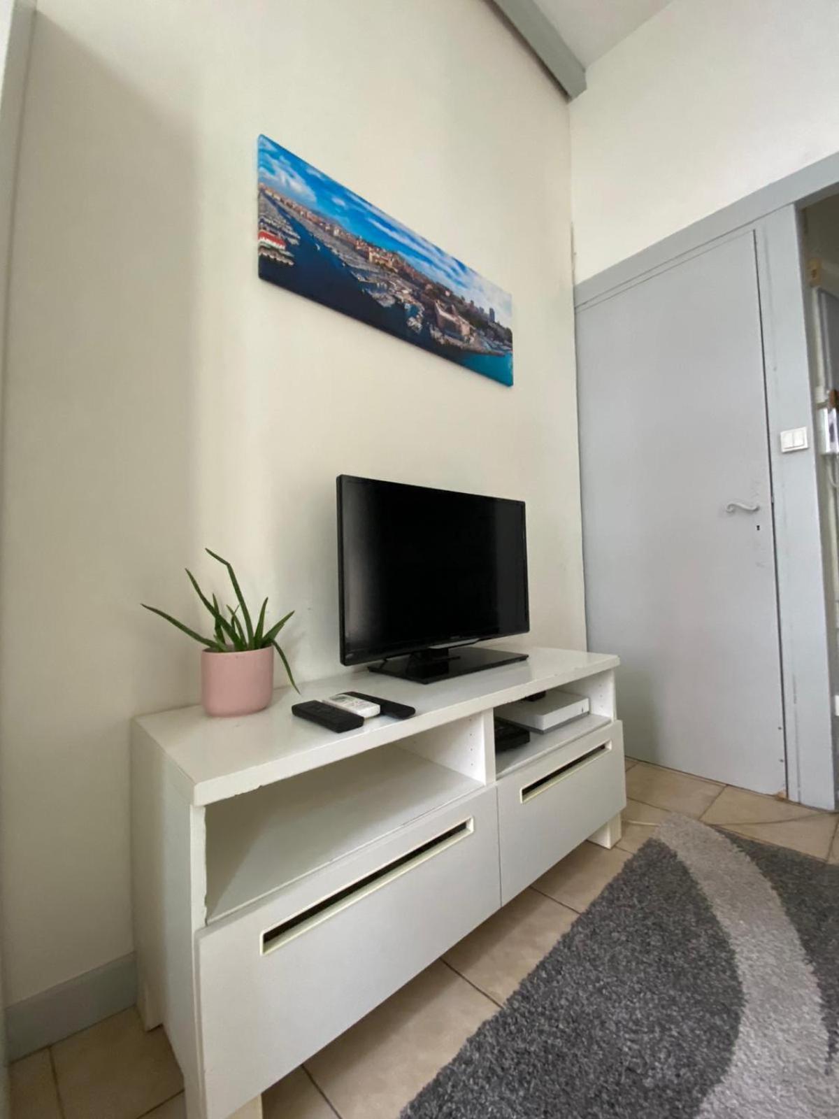 Centre Avec Climatisation Et Balcon